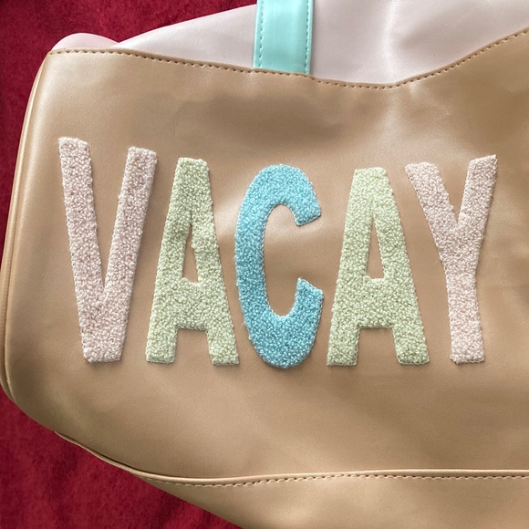 DK Bags NWT Vacay Mode Shoulder Overnight Duffle Adjustable Crossbody Strap - Picture 3 of 17